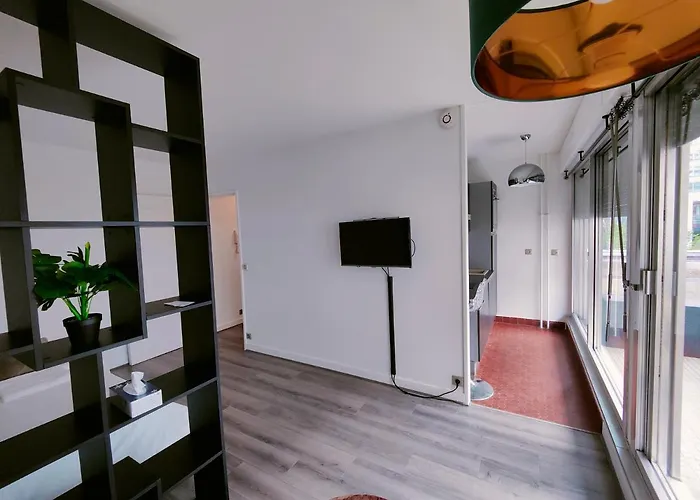 Charmant Studio Au Coeur De La Defense / Paris