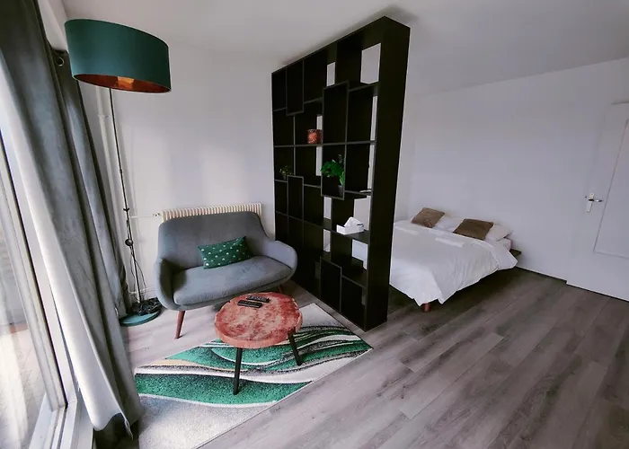 Charmant Studio Au Coeur De La Defense / Paris