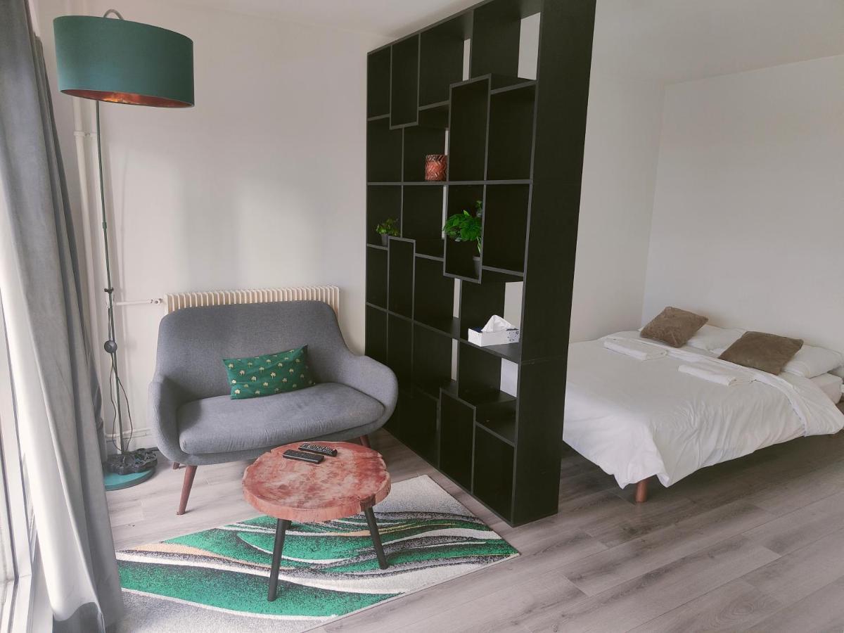 Apartment Au Coeur De La Defense / Paris *